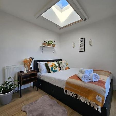 West Kensington Bright Flat Apartment Londra Exterior foto