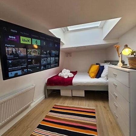West Kensington Bright Flat Apartment Londra Exterior foto