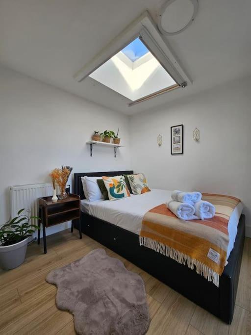West Kensington Bright Flat Apartment Londra Exterior foto