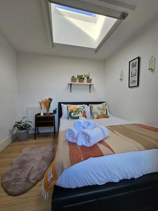West Kensington Bright Flat Apartment Londra Exterior foto
