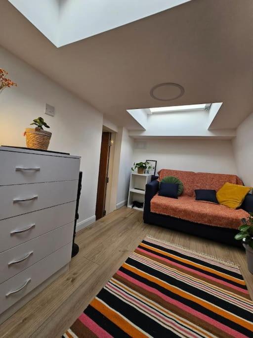 West Kensington Bright Flat Apartment Londra Exterior foto